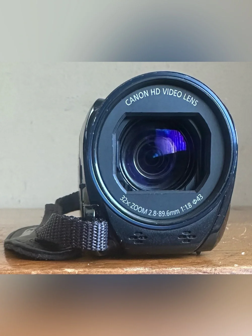 Canon Vixia HF R62 Full HD 3.2MP CMOS 32x Optical Zoom Video Handycam Camcorder